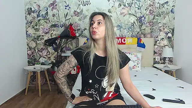 Snapshot of RoseDiamond06 chatting on June 26, 4:22 pm RoseDiamond06 online show from June 26, 4:22 pm