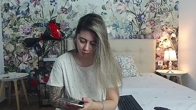 Snapshot of RoseDiamond06 chatting on July 9, 1:48 pm RoseDiamond06 online show from July 9, 1:48 pm