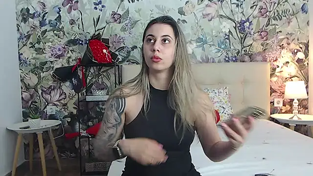Snapshot of RoseDiamond06 chatting on July 17, 3:07 pm RoseDiamond06 online show from July 17, 3:07 pm