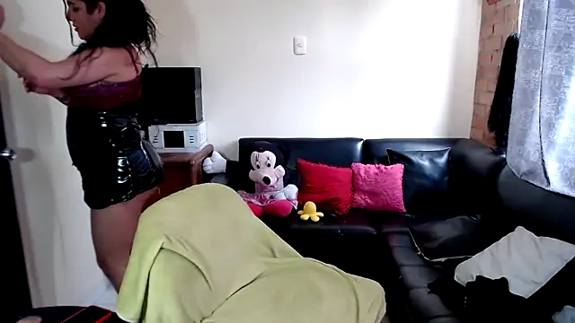 Sashaferrari2000 online show from March 5, 6:01 pm