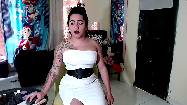 Sashaferrari2000 online show from October 31, 1:01 pm