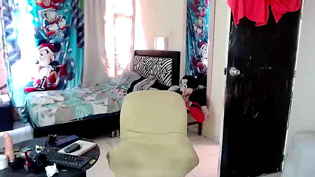 Sashaferrari2000 online show from November 3, 3:24 pm