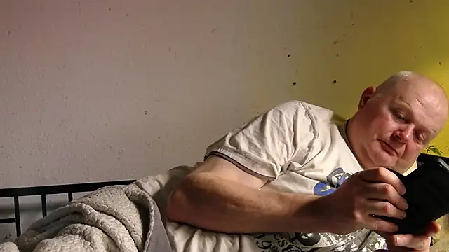 Snapshot of Vandrino chatting on March 8, 7:31 pm Vandrino online show from March 8, 7:31 pm