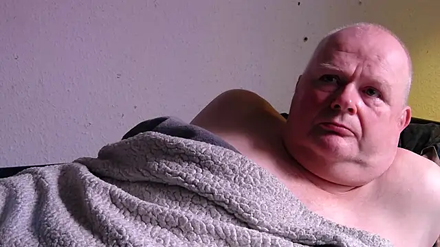 Snapshot of Vandrino chatting on March 12, 12:10 am Vandrino online show from March 12, 12:10 am