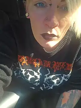 PinkTheHawk online show from November 1, 4:14 am