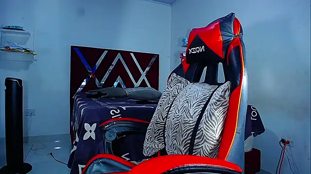 DanisaBrown online show from April 18, 2:10 pm