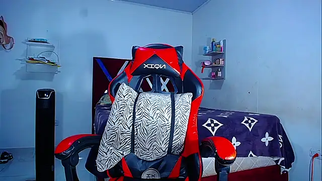 DanisaBrown online show from April 19, 1:54 pm