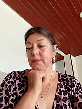 Snapshot of emma_tour chatting on May 4, 3:52 pm emma tour online show from May 4, 3:52 pm