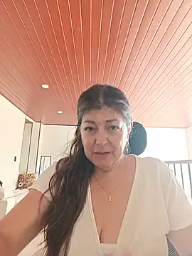 Snapshot of emma_tour chatting on May 23, 4:44 pm emma tour online show from May 23, 4:44 pm