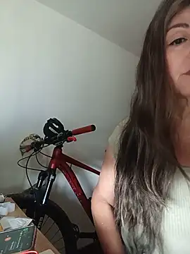 Snapshot of emma_tour chatting on June 9, 3:45 pm emma tour online show from June 9, 3:45 pm