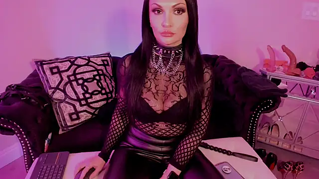 NatashaxoBangs online show from February 24, 8:17 am