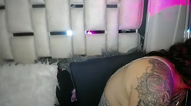 chelaqueen  online show from March 1, 1:00 am