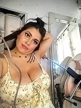 chelaqueen  online show from November 5, 9:04 pm