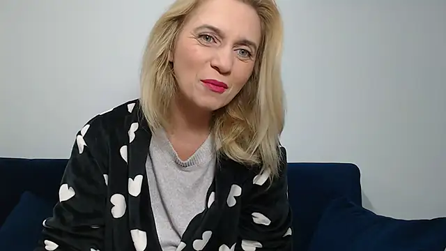 Snapshot of MysticCreature chatting on December 2, 5:15 am MysticCreature online show from December 2, 5:15 am