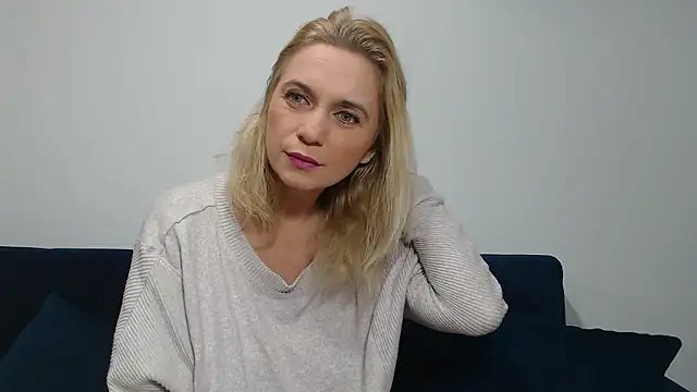 Snapshot of MysticCreature chatting on December 6, 4:14 am MysticCreature online show from December 6, 4:14 am