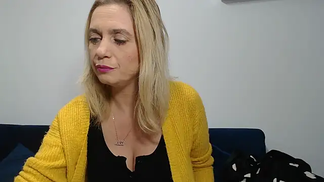 Snapshot of MysticCreature chatting on December 19, 4:23 am MysticCreature online show from December 19, 4:23 am