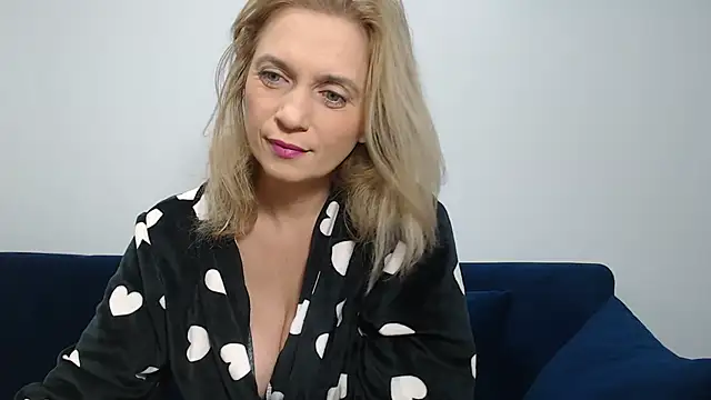 Snapshot of MysticCreature chatting on December 28, 5:23 am MysticCreature online show from December 28, 5:23 am