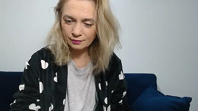 Snapshot of MysticCreature chatting on December 30, 5:15 am MysticCreature online show from December 30, 5:15 am