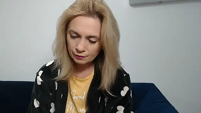 Snapshot of MysticCreature chatting on January 2, 5:14 am MysticCreature online show from January 2, 5:14 am