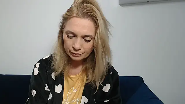 Snapshot of MysticCreature chatting on January 3, 5:39 am MysticCreature online show from January 3, 5:39 am