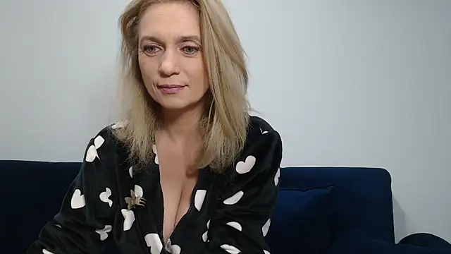 Snapshot of MysticCreature chatting on January 7, 5:22 am MysticCreature online show from January 7, 5:22 am