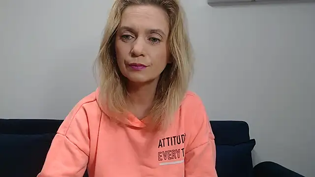 Snapshot of MysticCreature chatting on February 2, 6:15 am MysticCreature online show from February 2, 6:15 am