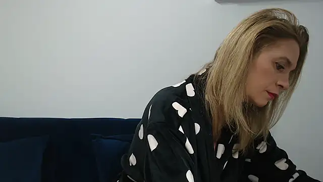 Snapshot of MysticCreature chatting on March 5, 4:34 am MysticCreature online show from March 5, 4:34 am