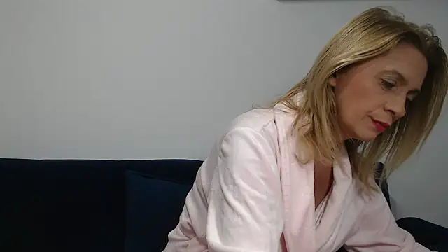 Snapshot of MysticCreature chatting on March 19, 4:14 am MysticCreature online show from March 19, 4:14 am