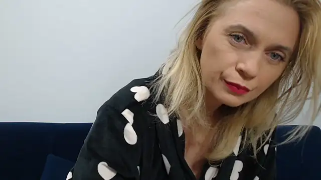 Snapshot of MysticCreature chatting on October 6, 3:15 am MysticCreature online show from October 6, 3:15 am