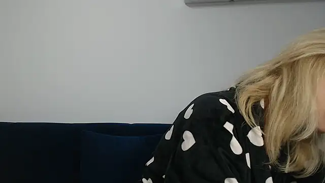 Snapshot of MysticCreature chatting on November 3, 4:14 am MysticCreature online show from November 3, 4:14 am