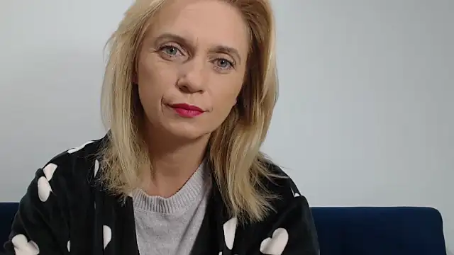 Snapshot of MysticCreature chatting on November 11, 4:23 am MysticCreature online show from November 11, 4:23 am