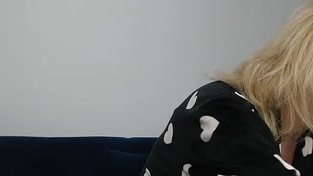 Snapshot of MysticCreature chatting on December 5, 4:21 am MysticCreature online show from December 5, 4:21 am