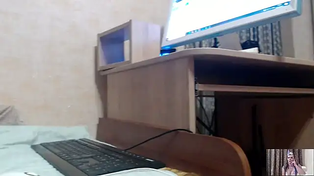 SheLion online show from April 6, 5:25 pm