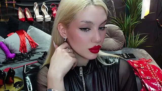 Snapshot of MistressDarsy chatting on March 7, 12:34 pm MistressDarsy online show from March 7, 12:34 pm
