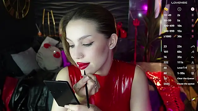 Snapshot of MistressDarsy chatting on October 15, 2:28 pm MistressDarsy online show from October 15, 2:28 pm