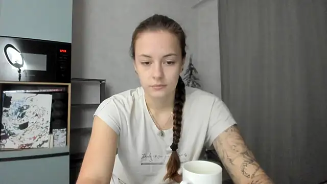 Snapshot of why_again_me chatting on December 13, 7:53 pm why again me online show from December 13, 7:53 pm