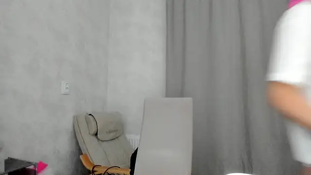 Snapshot of why_again_me chatting on January 18, 6:34 pm why again me online show from January 18, 6:34 pm