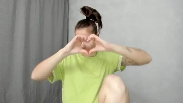 Snapshot of why_again_me chatting on February 8, 8:12 pm why again me online show from February 8, 8:12 pm