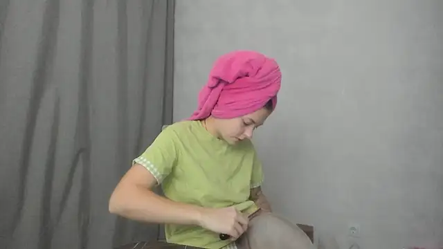 Snapshot of why_again_me chatting on March 3, 7:42 pm why again me online show from March 3, 7:42 pm