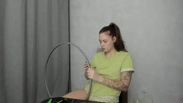 Snapshot of why_again_me chatting on March 4, 8:59 pm why again me online show from March 4, 8:59 pm