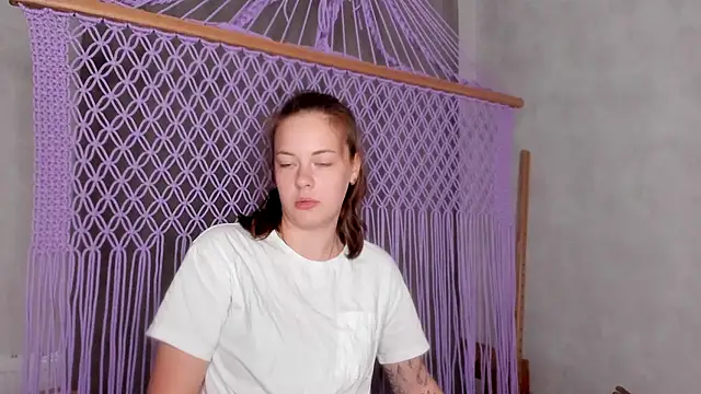 Snapshot of why_again_me chatting on June 3, 7:19 pm why again me online show from June 3, 7:19 pm