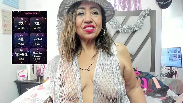 matureluna online show from March 8, 5:43 pm