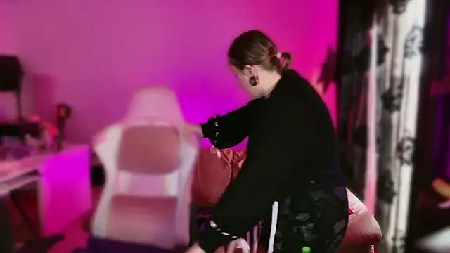 kisicaxx online show from February 28, 4:10 pm