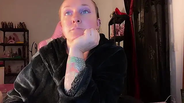 kisicaxx online show from November 25, 6:41 pm