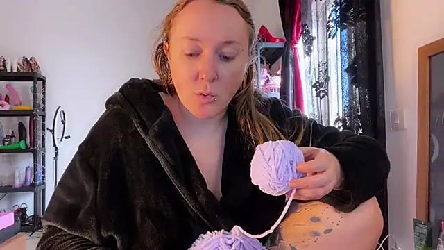 kisicaxx online show from November 28, 10:18 am