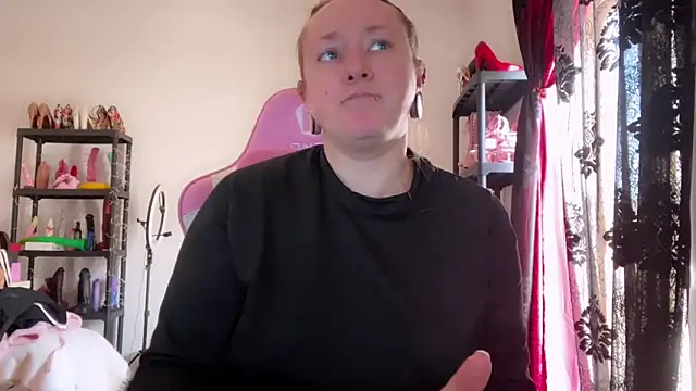 kisicaxx online show from February 6, 11:02 am