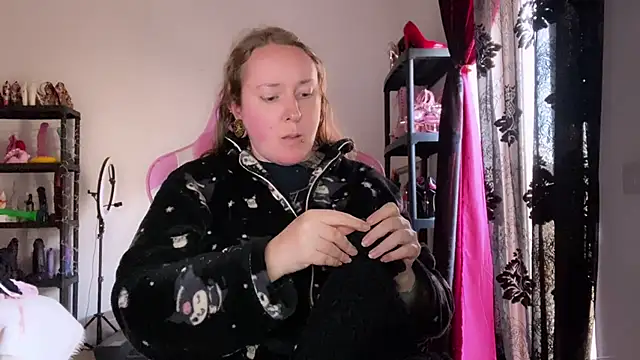 kisicaxx online show from February 11, 2:33 pm