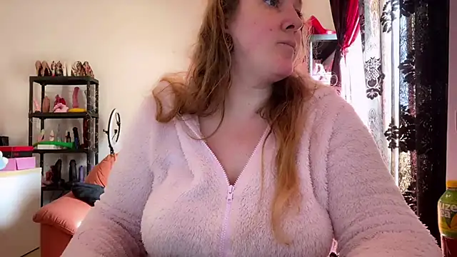 kisicaxx online show from April 2, 9:07 am