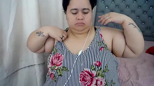 hotlesby4uxxx online show from December 5, 11:07 pm