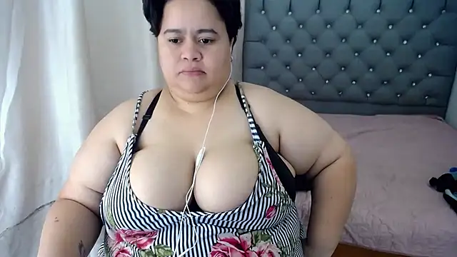 hotlesby4uxxx online show from December 14, 11:01 pm